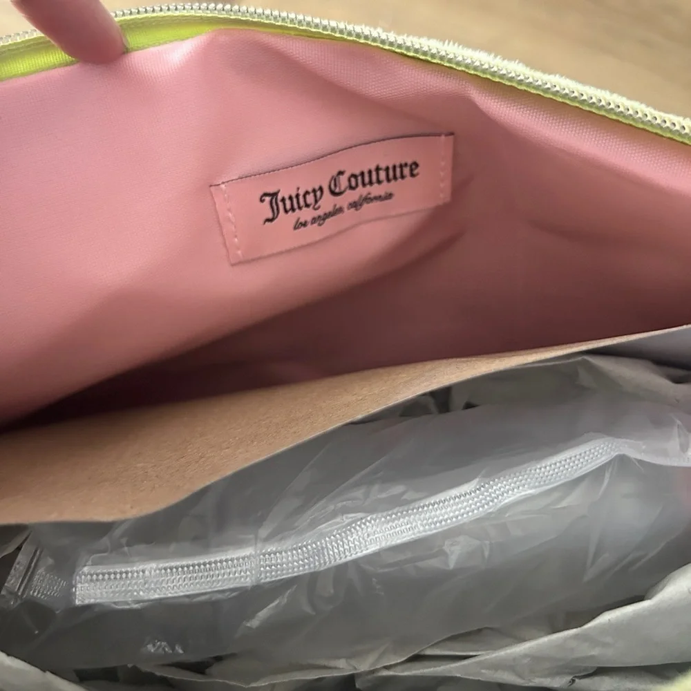 Juicy Couture Embossed Velour Cosmetic Bag,  Exclusive – Pistachio Green, NWT